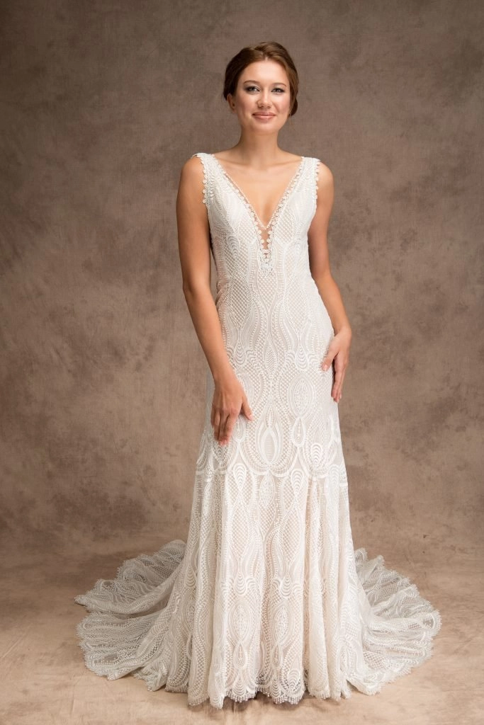 Bride wearing an ivory art deco wedding dress